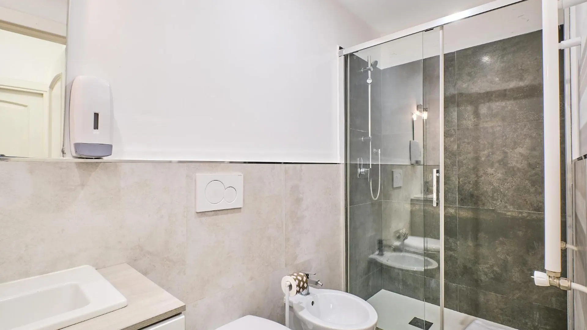 Apartament 4 Level Rzym 0*,